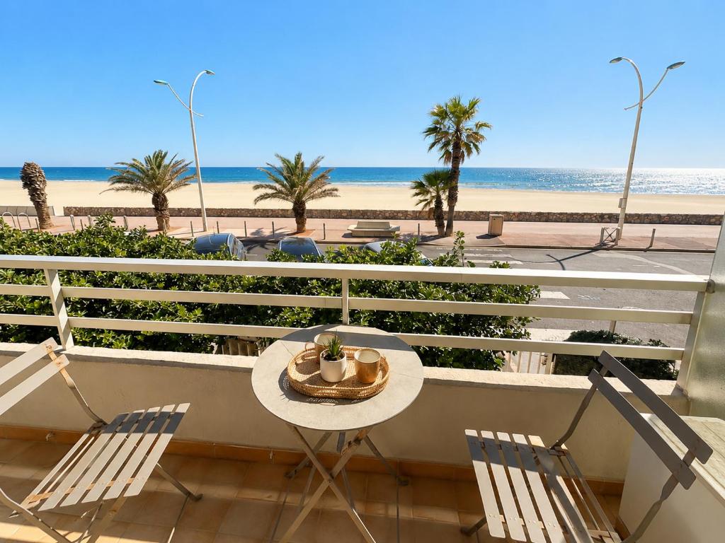 "PLAGE" Splendide Vue Mer depuis la chambre et le salon cuisine, 20m de la plage! - 2