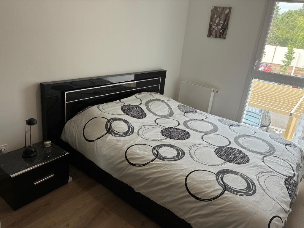 Appartement de charme en plein centre-ville, 20 min à pied de la plage et 5 min des commerces et du marché - 3
