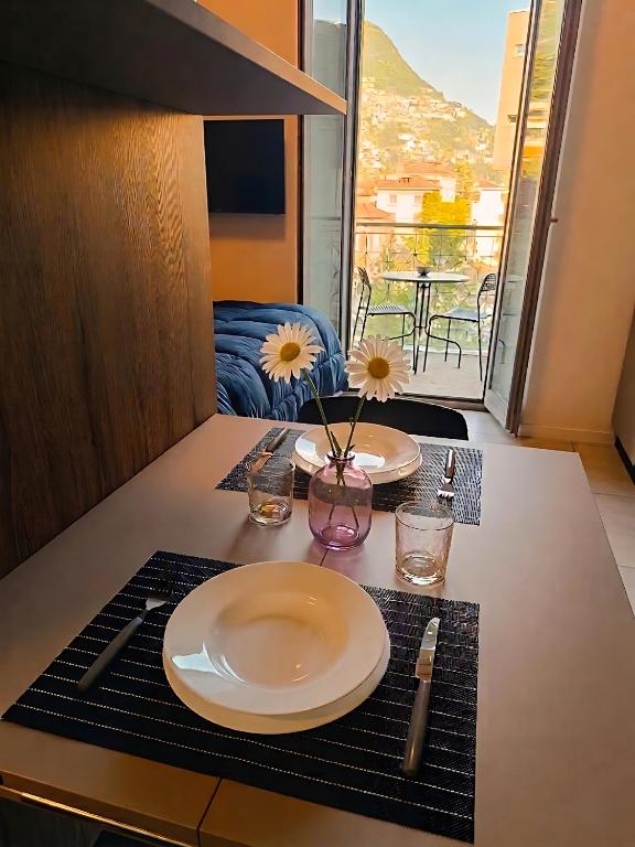 Design Studio with Balcony & Parking Lugano - 1