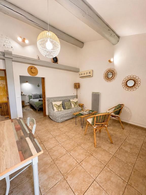Mazet provençal avec piscine privée - 5