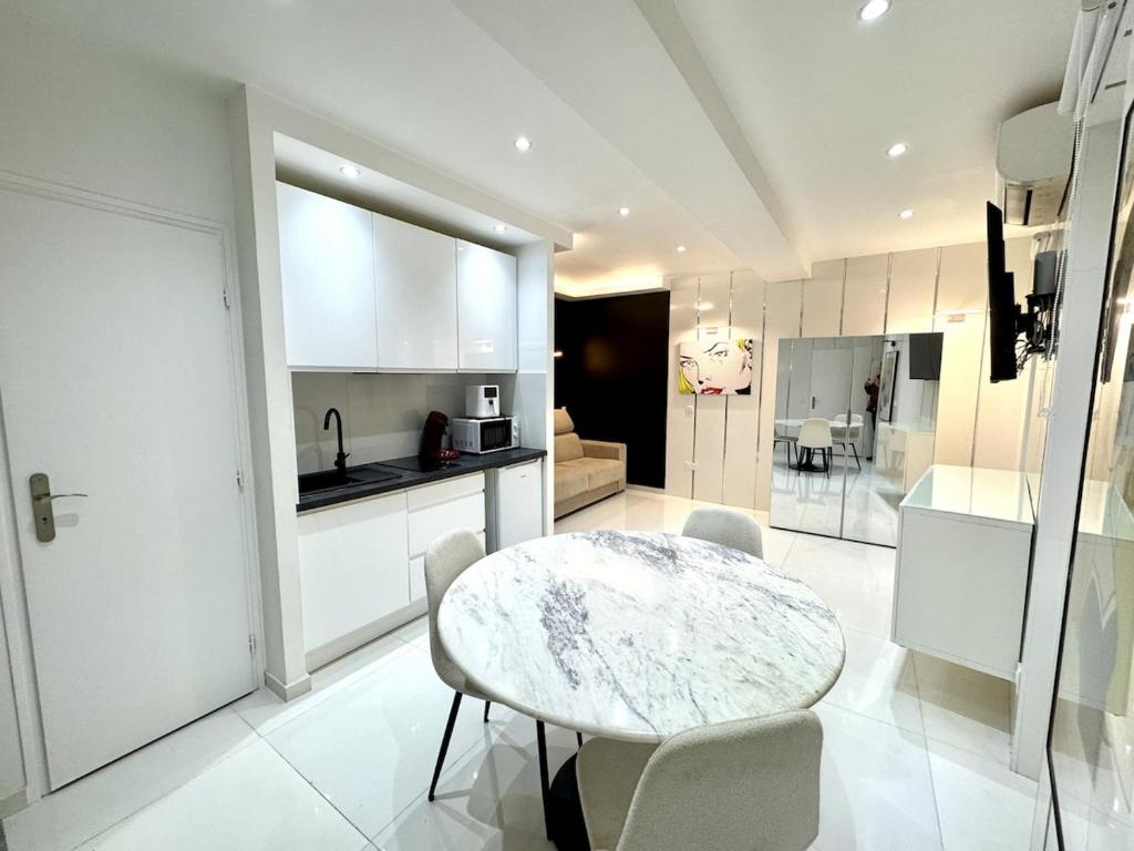 Appartement situé à 5 minutes à pieds du palais des festivals - 1