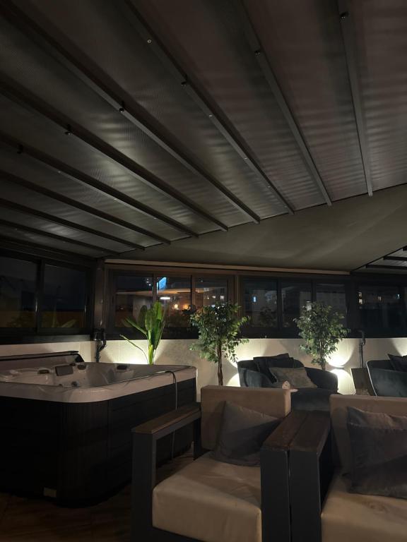 Maison Prive Luxury Penthouse - 5