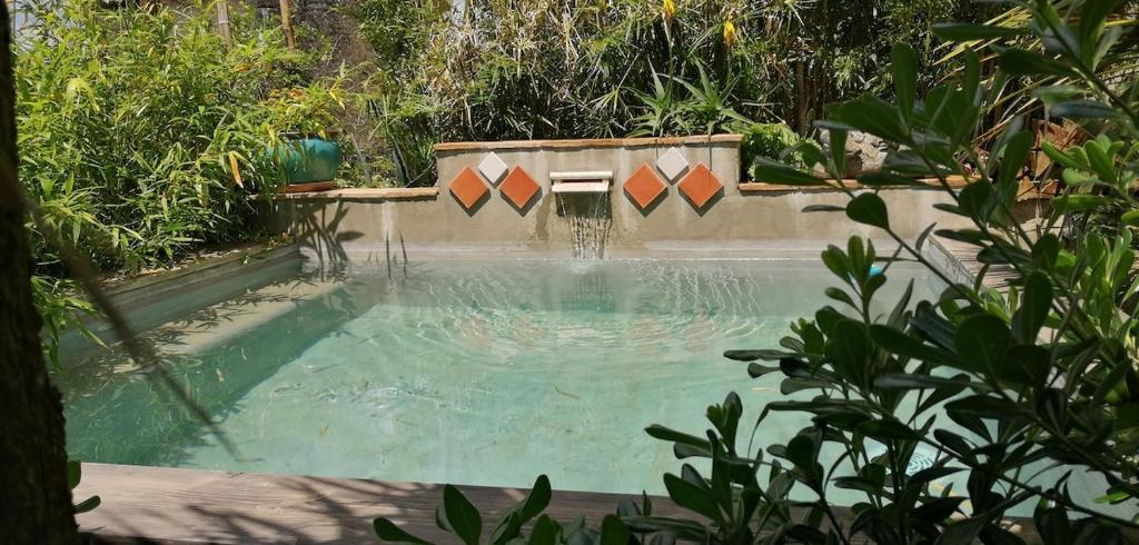 MAISON avec JARDIN ET BASSIN DE BAIGNADE - 4