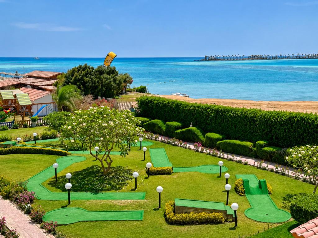 Mini golf course