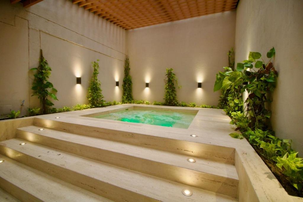 Spectacular 3BR - Private Jacuzzi - Downtown Gem - 3
