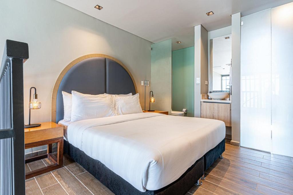 Stylish Duplex Loft - Panoramic Rooftop Pool - 3
