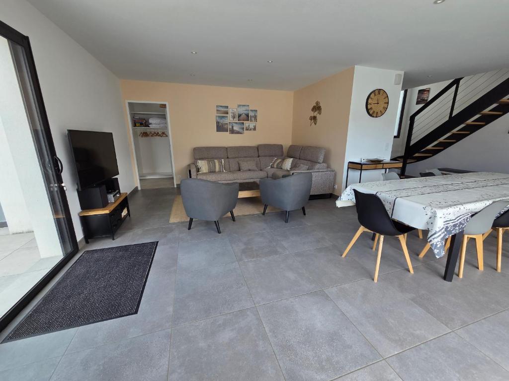 Villa neuve 130m² avec piscine chauffée, 4 chambres - FR-1-194-321 - 3