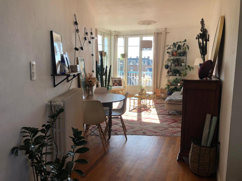 Bright Apartment with 2 bedrooms - 1