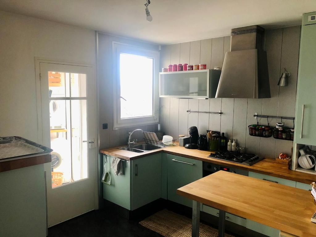 Bright Apartment with 2 bedrooms - 4
