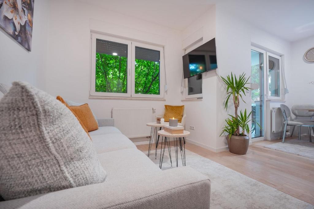 Golden Leaf Residence, Free Parking and Near Center - 1