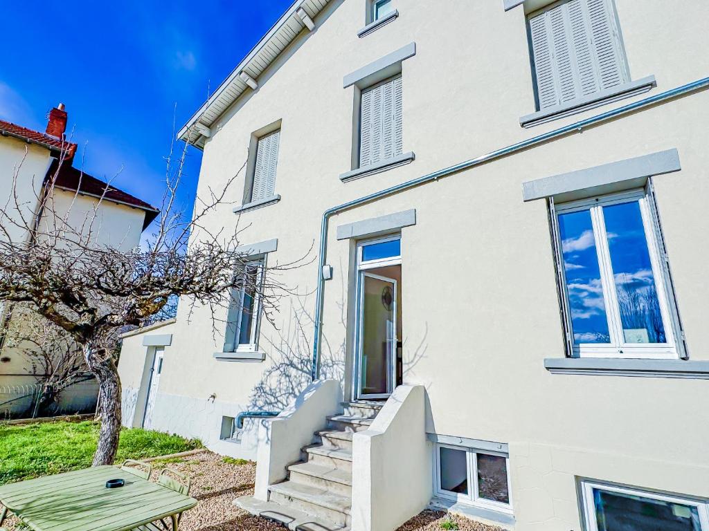 2 maisons pouvant accueillir 22 personnes - 1