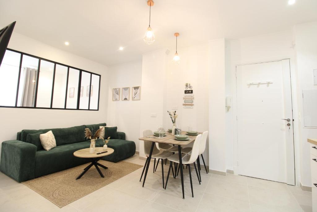 Calm Elegant Apartment in the Heart of Nice - 2