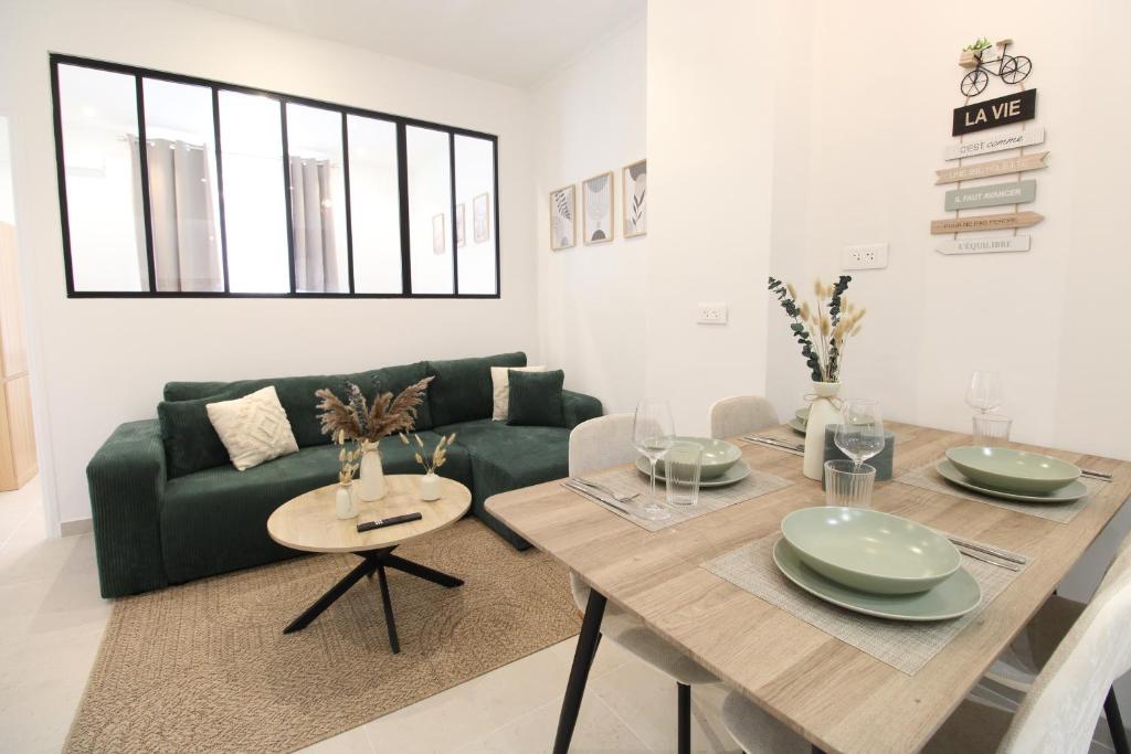 Calm Elegant Apartment in the Heart of Nice - 1