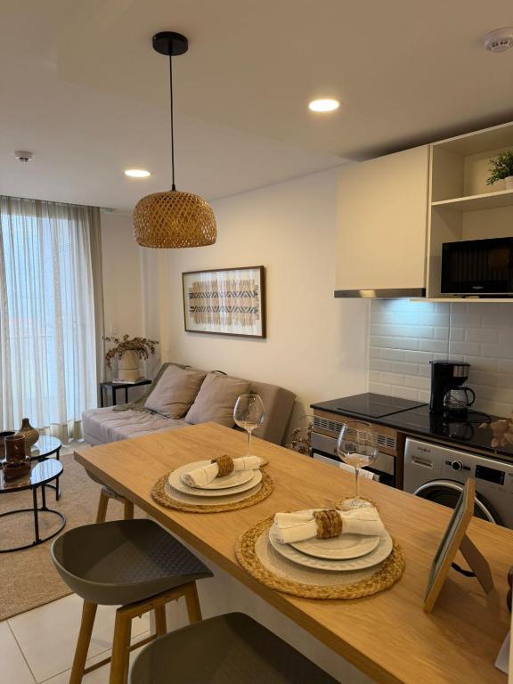 Bello apartamento en edificio Vivo Costanera Frente a la playa! Con Parking - 2