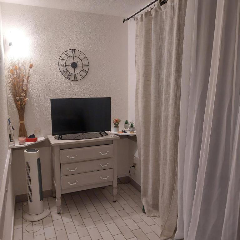 T2 residence alhambra avec piscine a 800 m plage richelieu et 300m ile des loisirs - 4