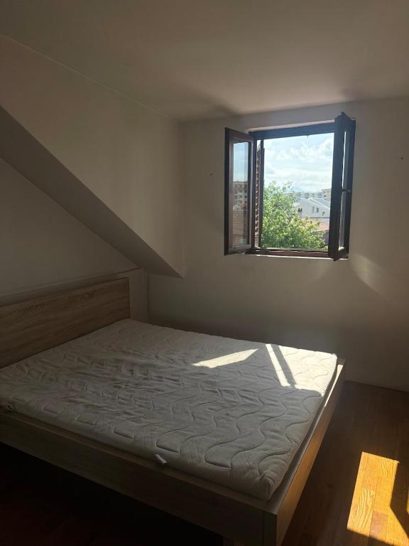 Creative Attic with Terrace & Garden -Podgorica - 4