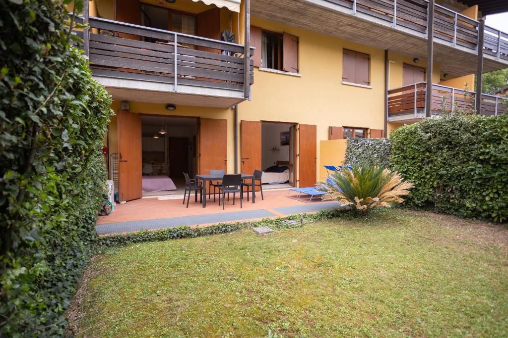 Desenzano apartment with garden, garage and pool - 4
