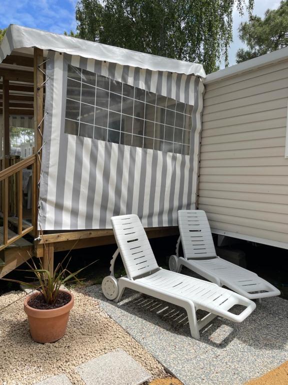 Séjour famille en Vendée - Mobil home 4 personnes avec terrasse & piscines - 3