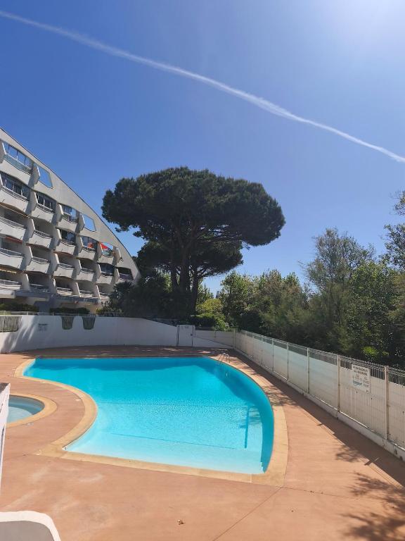 T2 cabine - Terrasse 45m2 - Piscine - Clim - Parking privé - 3