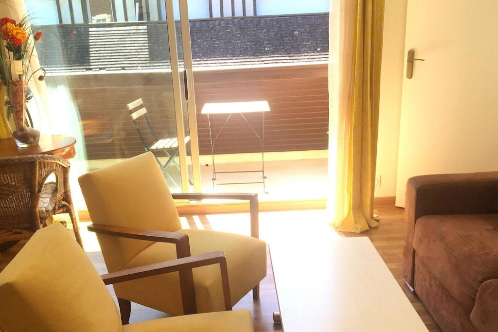 Apartment with casino and beach, city center - 1