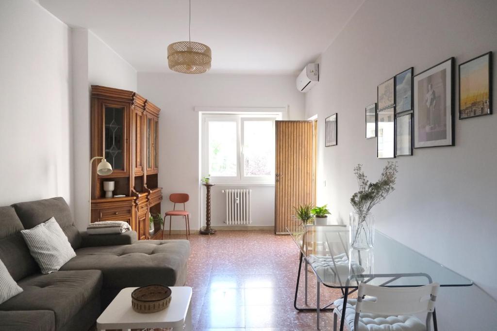 Bright Apartment with Balcony near Rome Centre & Metro - 2