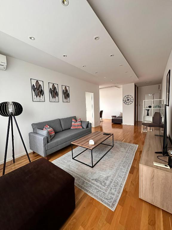 Dvor Center Apartment,14th Floor City View - 2