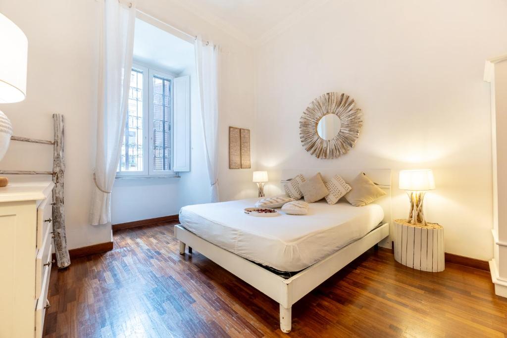 Luxury Historic Apartment Campo dei Fiori - 4