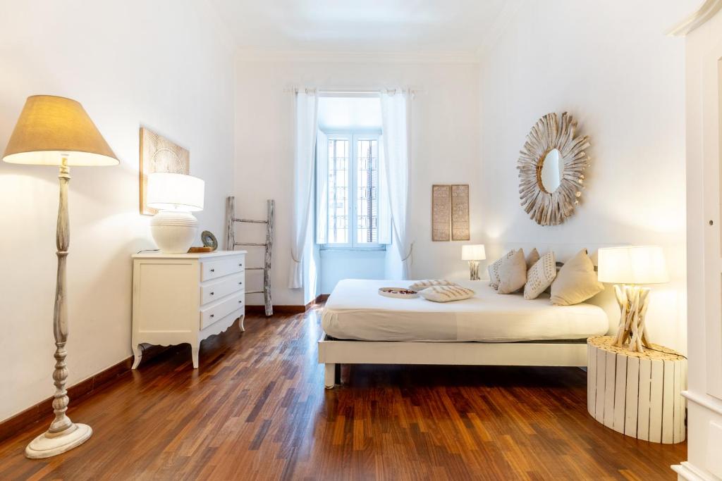 Luxury Historic Apartment Campo dei Fiori - 3
