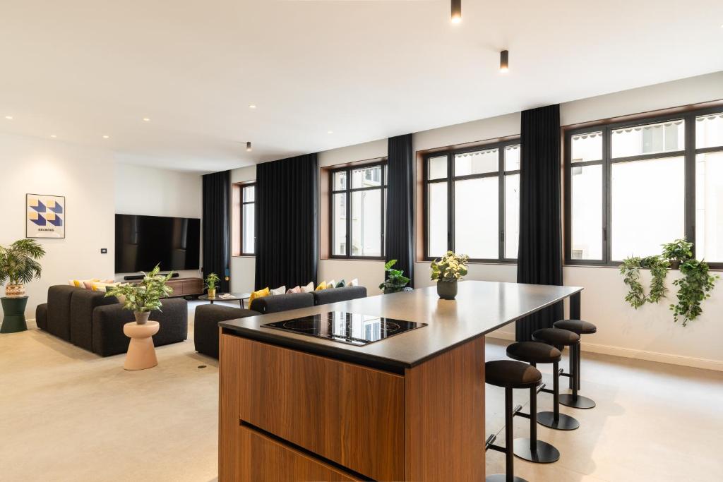 Le Loft MOHOM - Bourse du Travail - 4 Bedrooms, 4 Bathrooms, 4 Parkings - 2