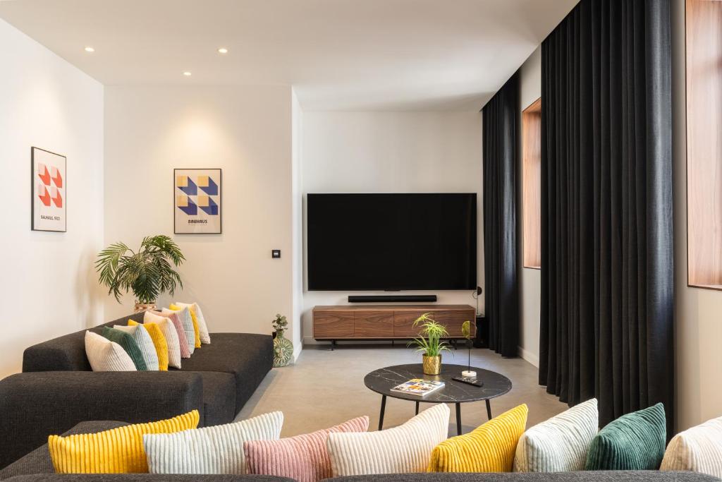 Le Loft MOHOM - Bourse du Travail - 4 Bedrooms, 4 Bathrooms, 4 Parkings - 5
