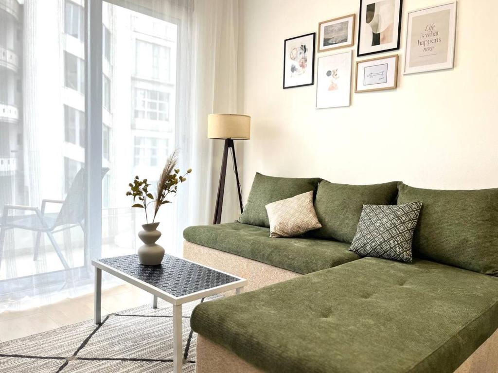 Cozy Vinyl Apartment - 2