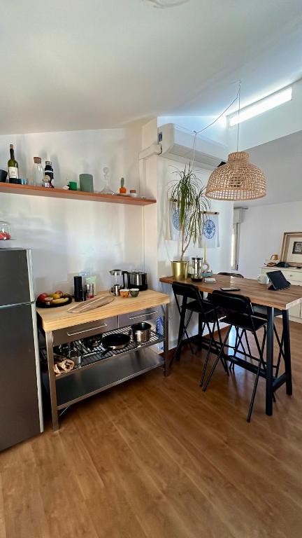 Bright Top Floor Apartment with Large Terrace - 5