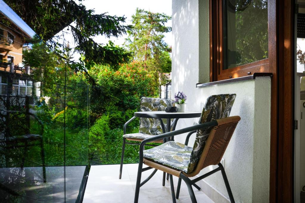 Golden Leaf Residence- Free parking and near the city center - 3
