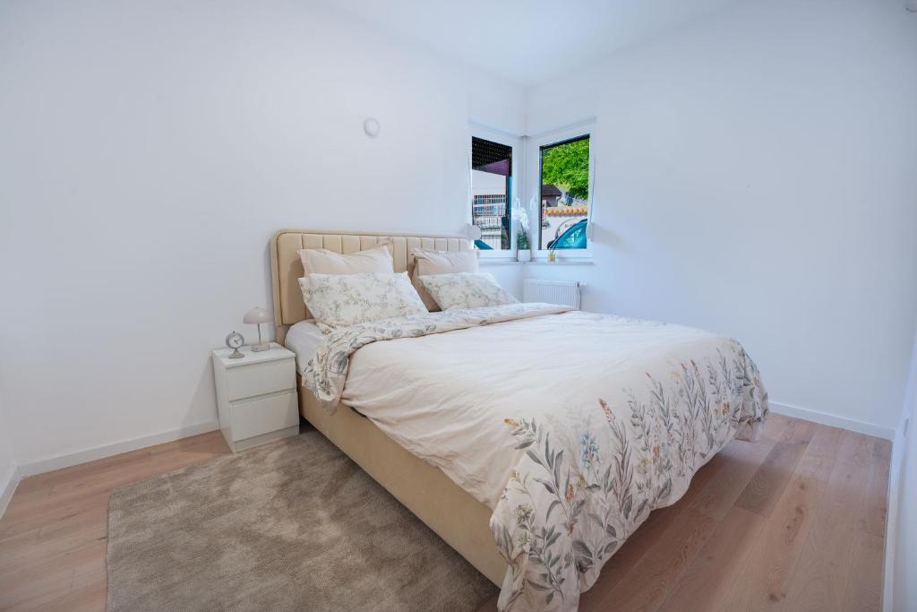 Golden Leaf Residence- Free parking and near the city center - 5