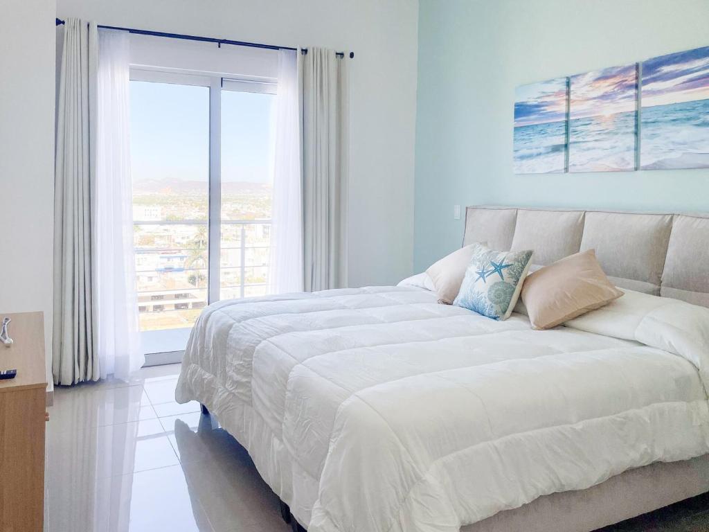 Family-Friendly Apartment near Malecon & Pool - 3