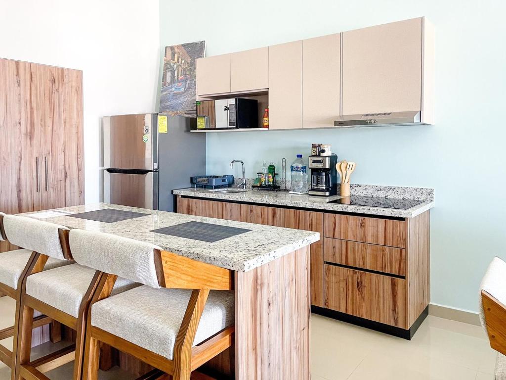 Family-Friendly Apartment near Malecon & Pool - 5