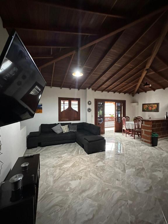 Apartamento amplio con balcón en Jardín, Antioquia - 4