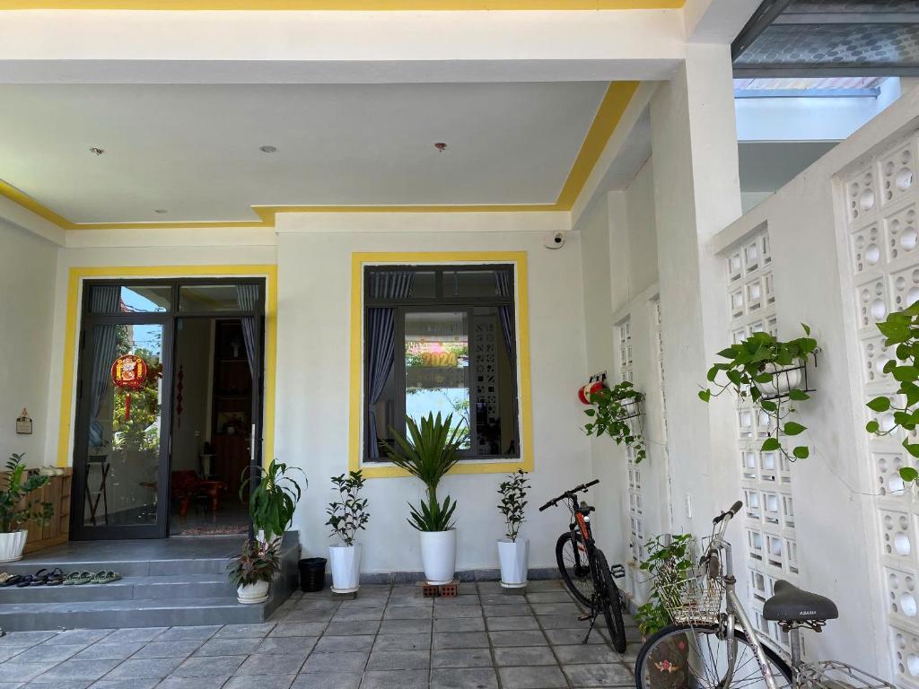 Nhật Lệ Oyster House