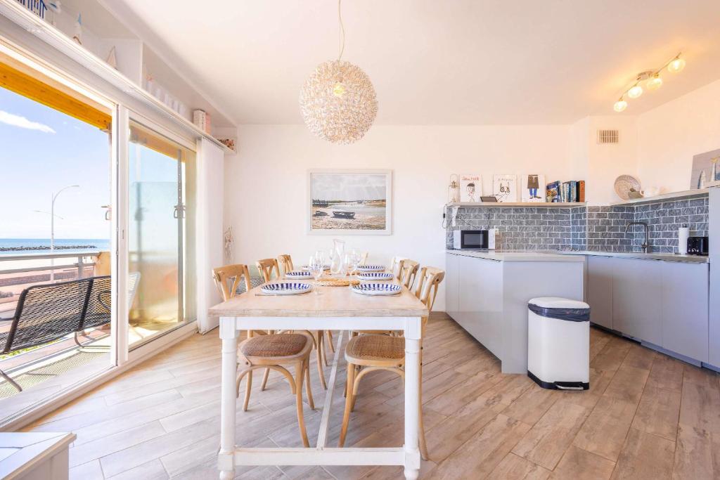 Valras-Loc Sablon - T4 Front de Mer avec Balcon - 2