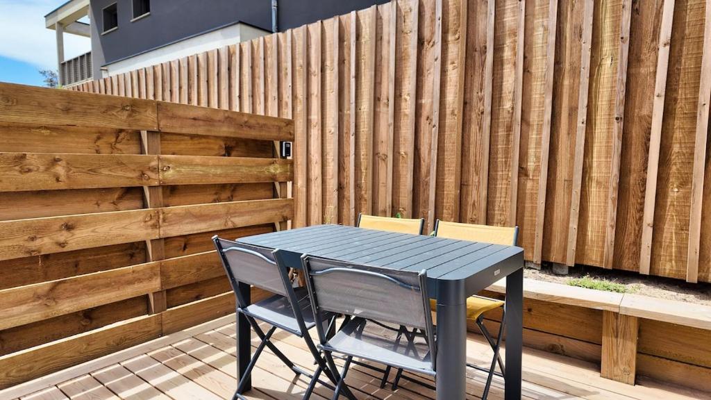 Surf Lodge, Les Estagnots, beachfront, Couple - 4
