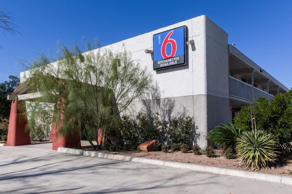 Motel 6-Uvalde, TX — Hotel in Uvalde (TX)