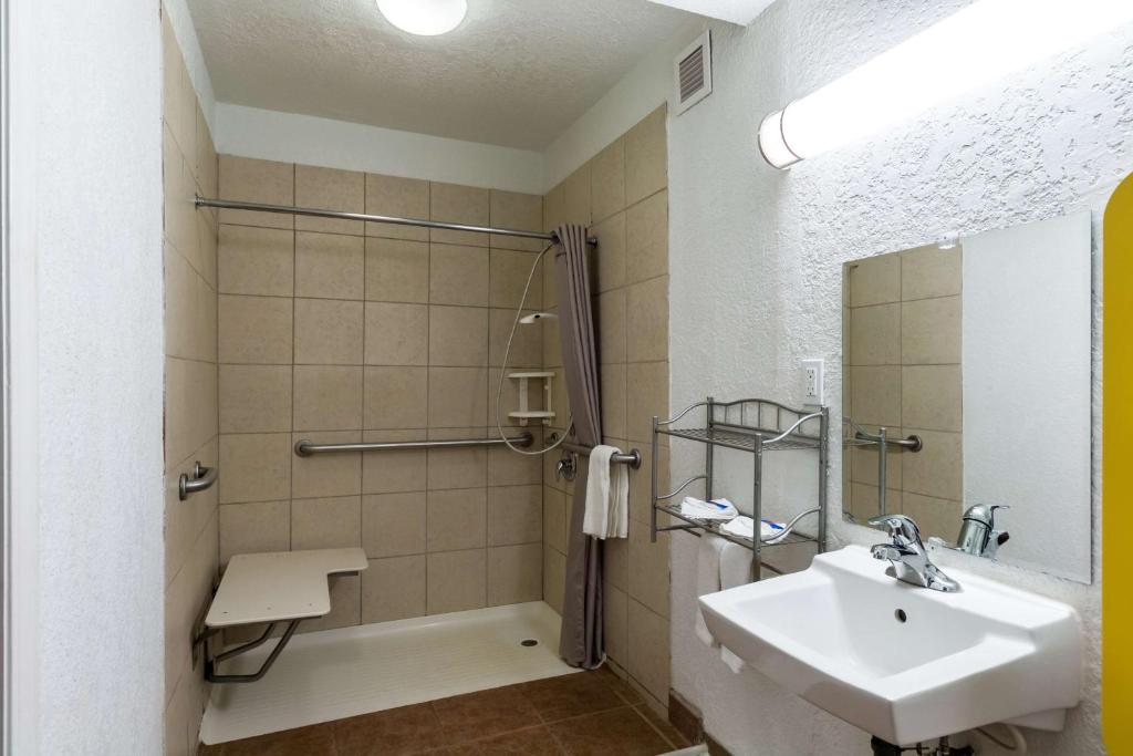 Motel 6-Uvalde, TX photo