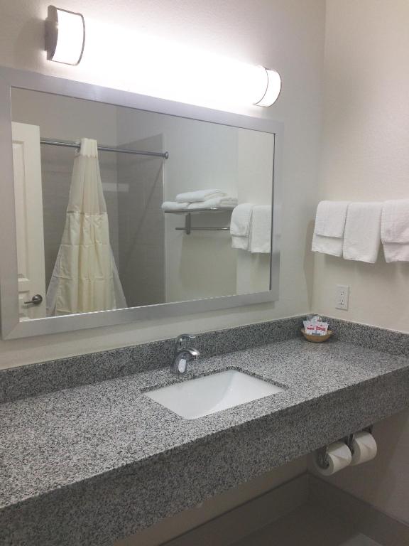 Scottish Inn & Suites - Conroe photo