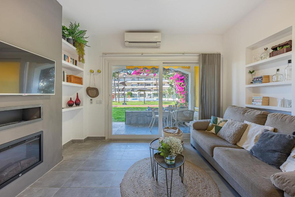 Cubo's La Carolina Park Marbella Apartment - 1