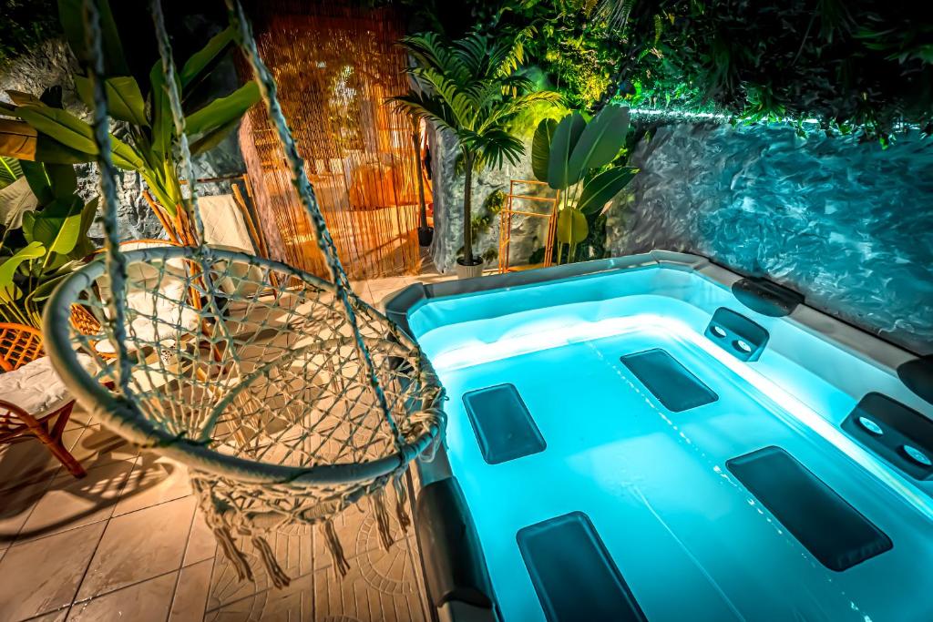 Jungle Caverne- spa privé, logement atypique - 1