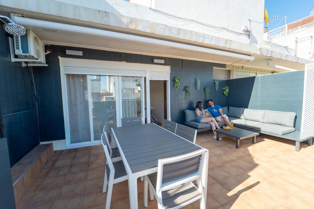 Ático luminoso con terraza enorme y AC a 2 min de la playa - 1