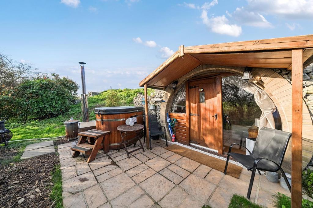 Luxury Pod-Sleeps 2-Hot Tub-Pets-Garden photo 6