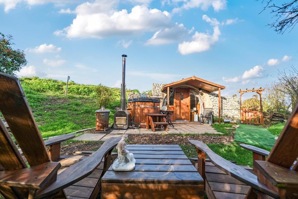 Luxury Pod-Sleeps 2-Hot Tub-Pets-Garden, Sheerness - pet-friendly stay