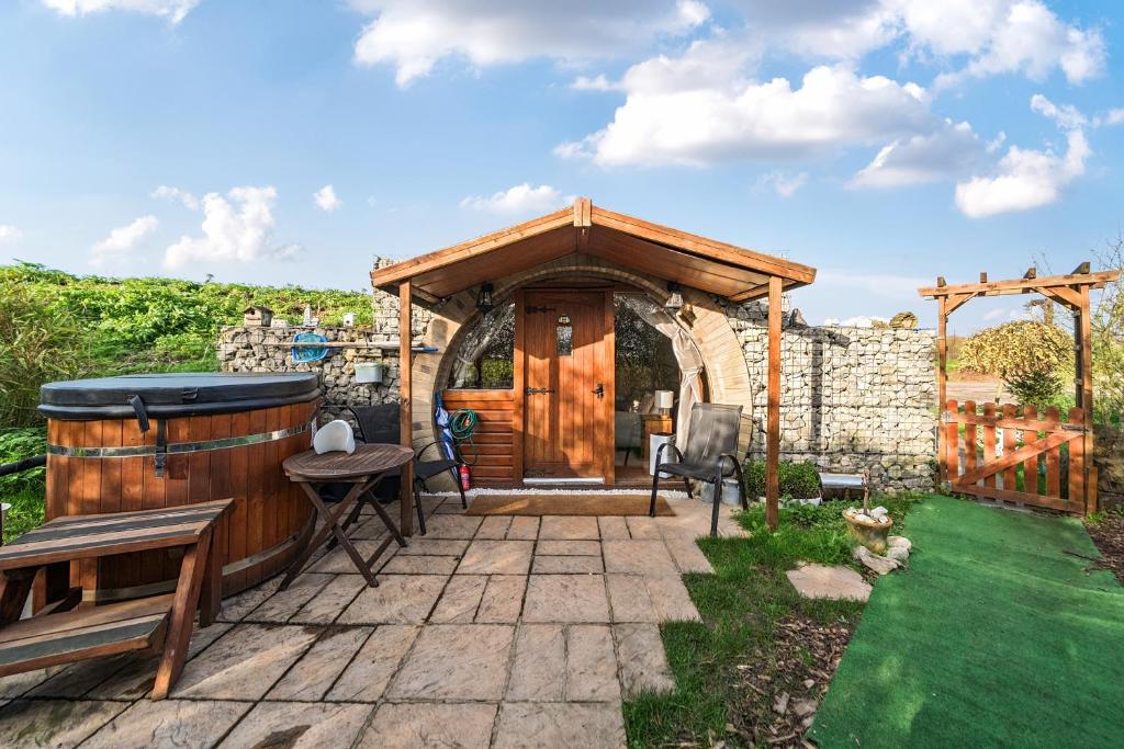 Luxury Pod-Sleeps 2-Hot Tub-Pets-Garden photo 5