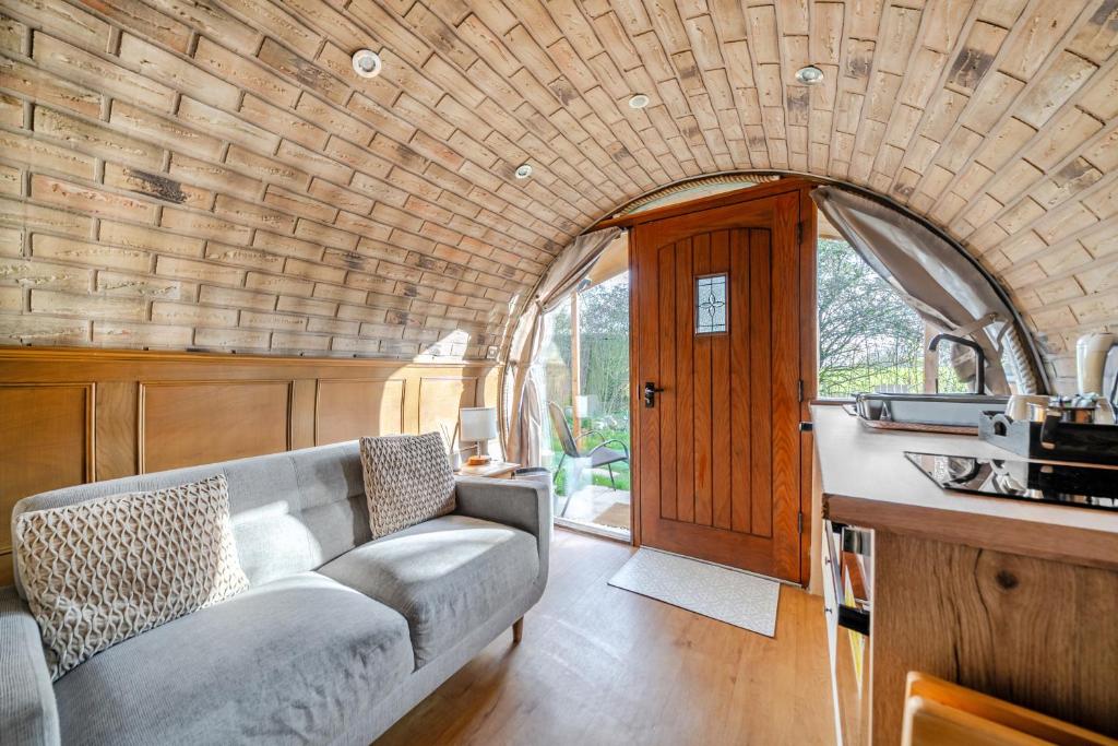 Luxury Pod-Sleeps 2-Hot Tub-Pets-Garden photo 2
